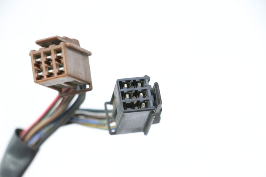 photo de RIGHT SWITCH YAMAHA XP T-MAX ABS 500 (2005 - 2005) - Surface and material condition