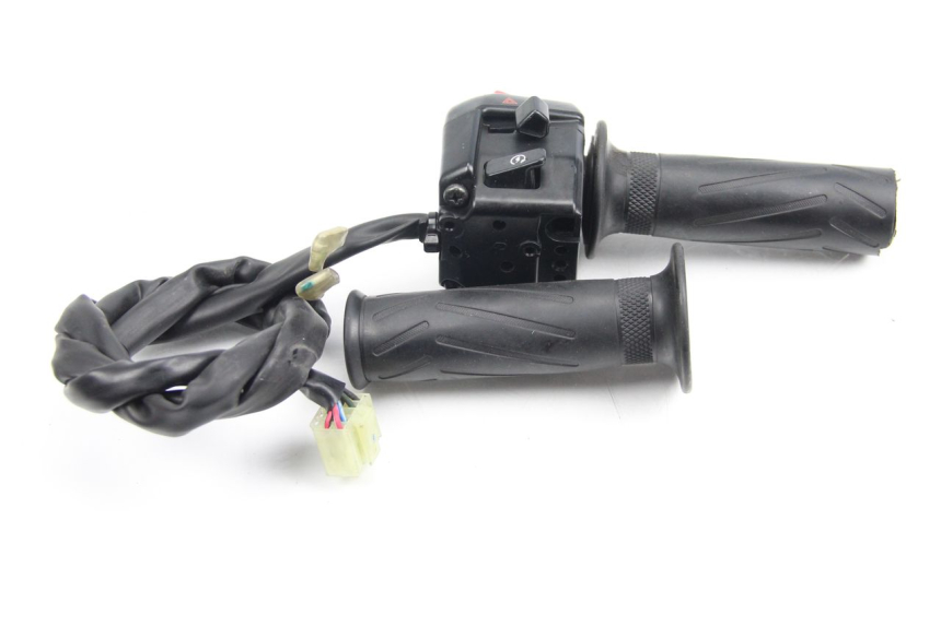 photo de RIGHT SWITCH YAMAHA XP T-MAX TMAX 500 (2008 - 2012) - Zoom on usage condition