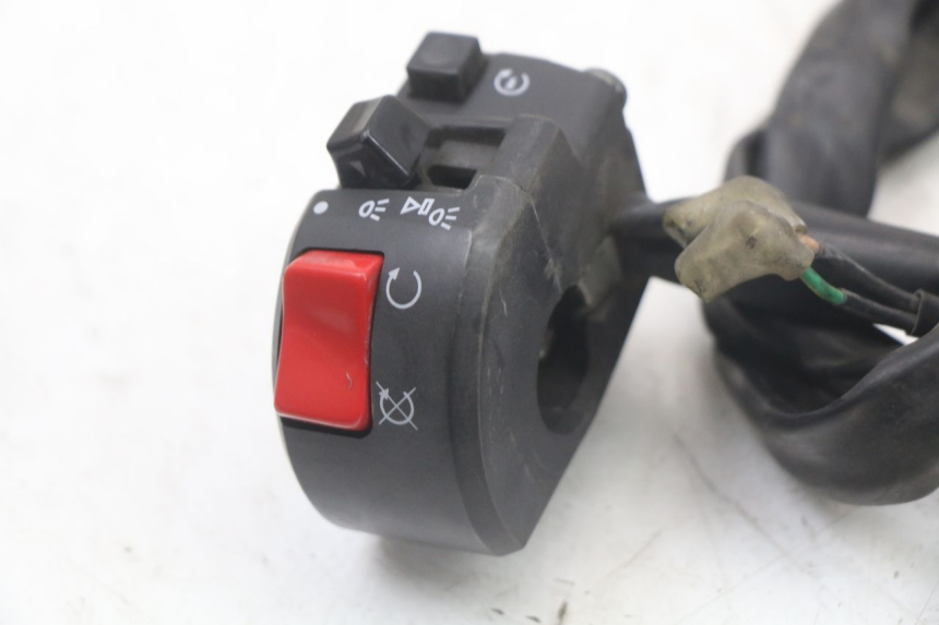photo de RIGHT HANDLEBAR SWITCH YAMAHA FJR ABS 1300 (2006 - 2012) - Technical close-up