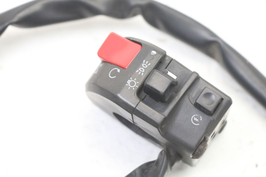 photo de RIGHT HANDLEBAR SWITCH YAMAHA FZS FAZER 600 (2001 - 2003) - Component detail