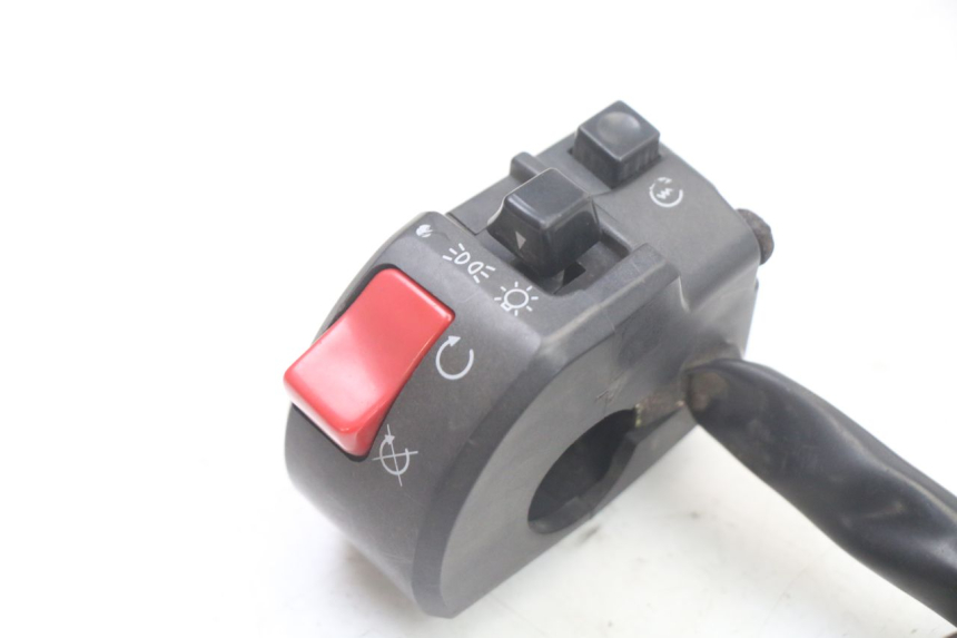 photo de RIGHT HANDLEBAR SWITCH YAMAHA FZS FAZER 600 (2001 - 2003) - Product overview