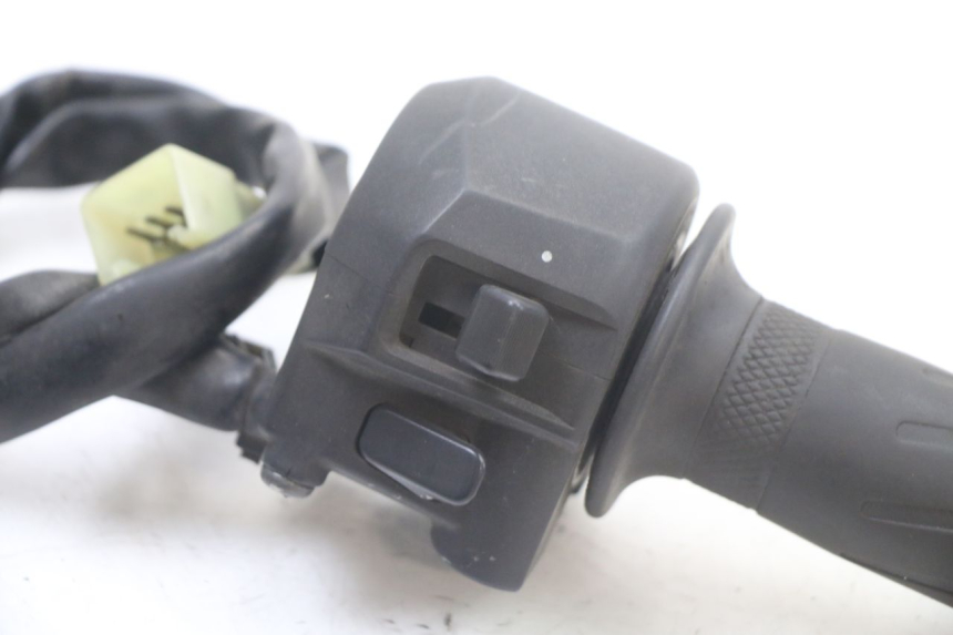 photo de RIGHT SWITCH YAMAHA X-MAX XMAX ABS 250 (2010 - 2014) - Component detail
