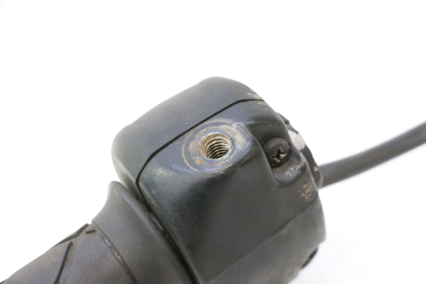 photo de RIGHT HANDLEBAR SWITCH YAMAHA YP MAJESTY 125 (1998 - 2001) - Technical close-up