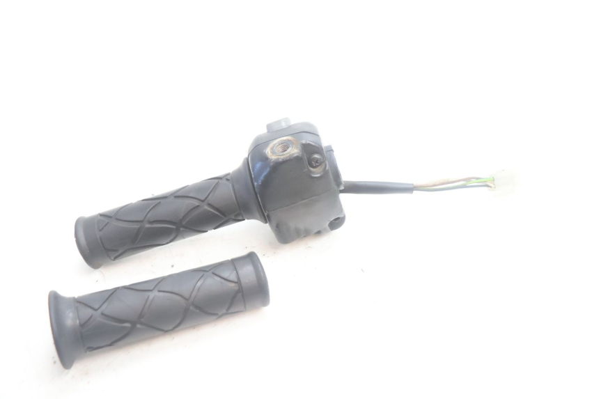 photo de RIGHT HANDLEBAR SWITCH YAMAHA YP MAJESTY 125 (2007 - 2010) - Product overview
