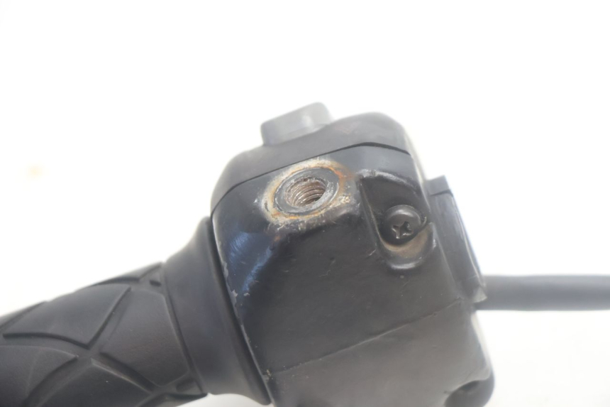 photo de RIGHT HANDLEBAR SWITCH YAMAHA YP MAJESTY 125 (2007 - 2010) - Fixing points details