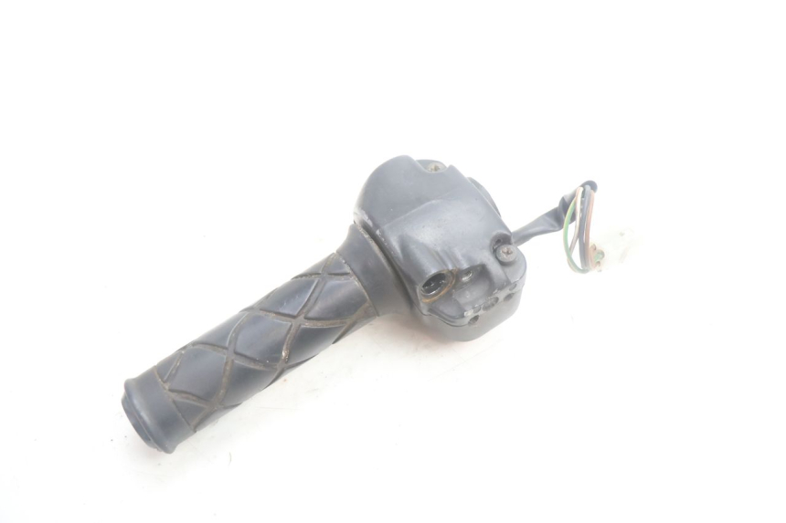photo de RIGHT HANDLEBAR SWITCH YAMAHA YP MAJESTY 125 (2002 - 2006) - Alternative perspective