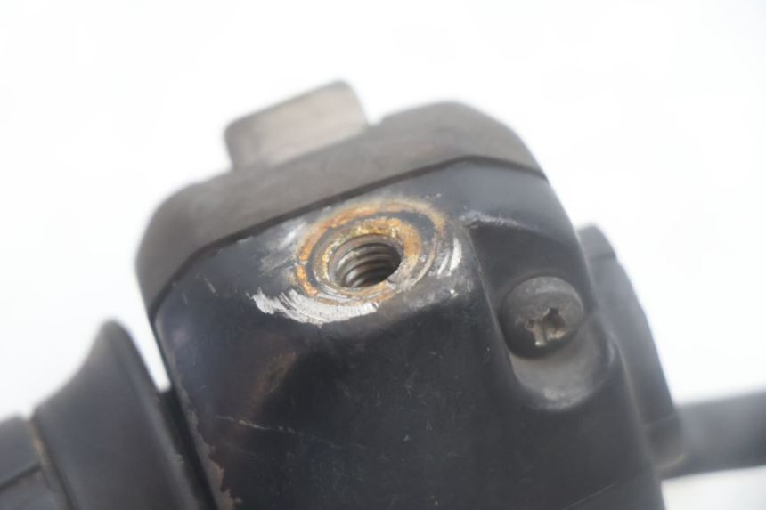 photo de RIGHT HANDLEBAR SWITCH YAMAHA YP MAJESTY 125 (2002 - 2006) - Technical close-up
