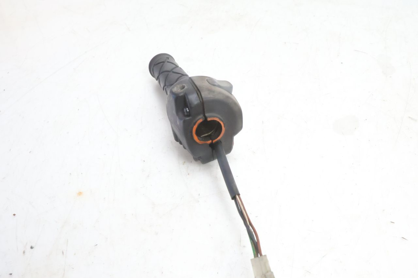 photo de RIGHT HANDLEBAR SWITCH YAMAHA YP MAJESTY 125 (2007 - 2010) - Product overview