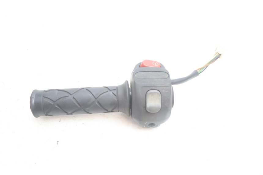 photo de RIGHT HANDLEBAR SWITCH YAMAHA YP MAJESTY 125 (2002 - 2006) - Product overview