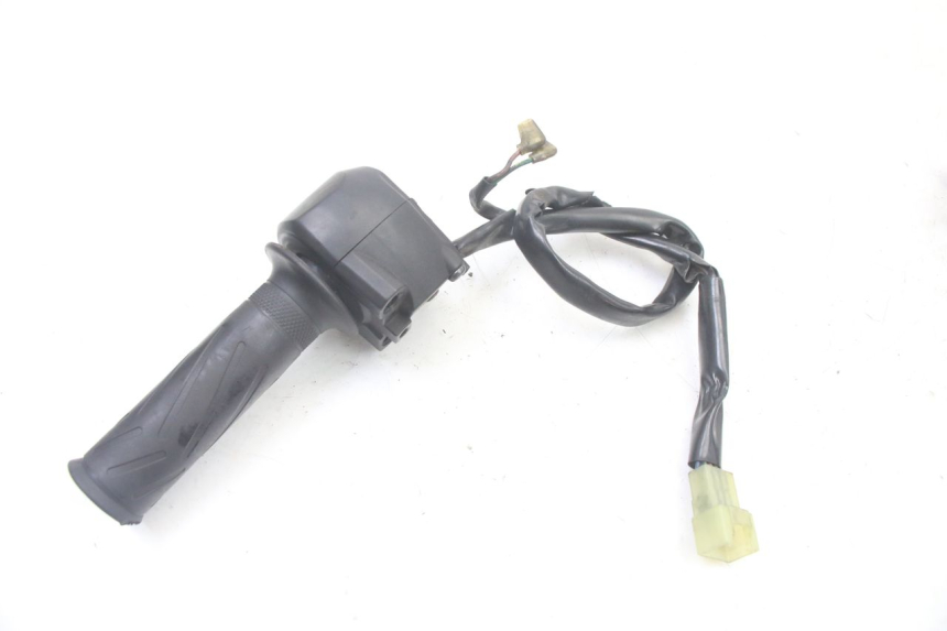 photo de RIGHT SWITCH YAMAHA YP X-MAX XMAX 400 (2014 - 2017) - Technical close-up