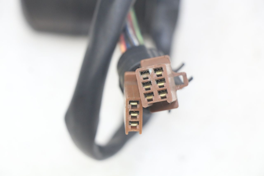 photo de RIGHT HANDLEBAR SWITCH YAMAHA YZF R THUNDERCAT 600 (1996 - 2003) - Zoom on usage condition