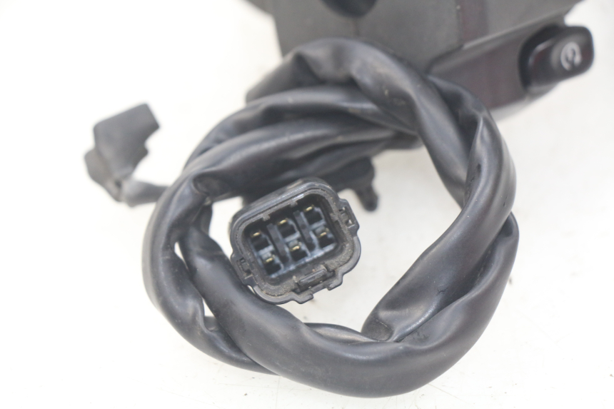 photo de RIGHT HANDLEBAR SWITCH KAWASAKI Z S 750 (2003 - 2006) - Zoom on usage condition