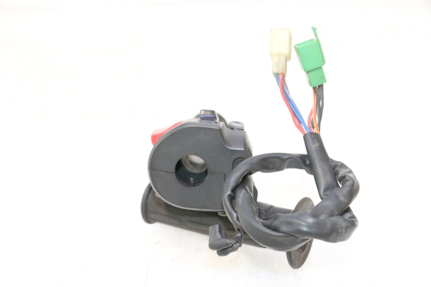 photo de RIGHT SWITCH KAWASAKI ZX-6R ZX6R 600 (1995 - 1997) - Alternative perspective