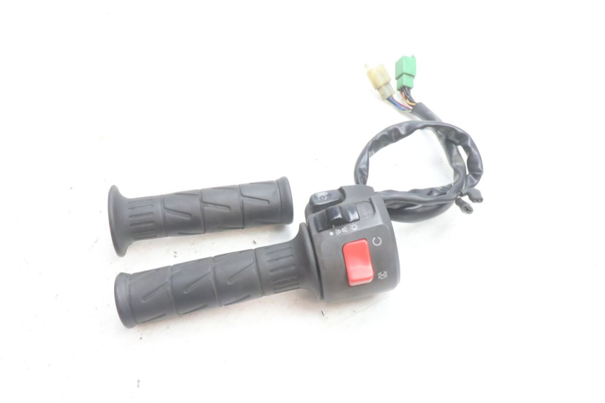 photo de RIGHT SWITCH KAWASAKI ZZR 600 (1995 - 2004) - Alternative perspective