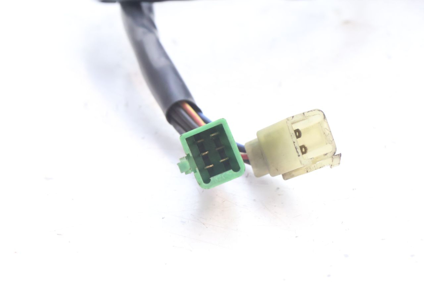 photo de RIGHT SWITCH KAWASAKI ZZR 600 (1995 - 2004) - Surface and material condition