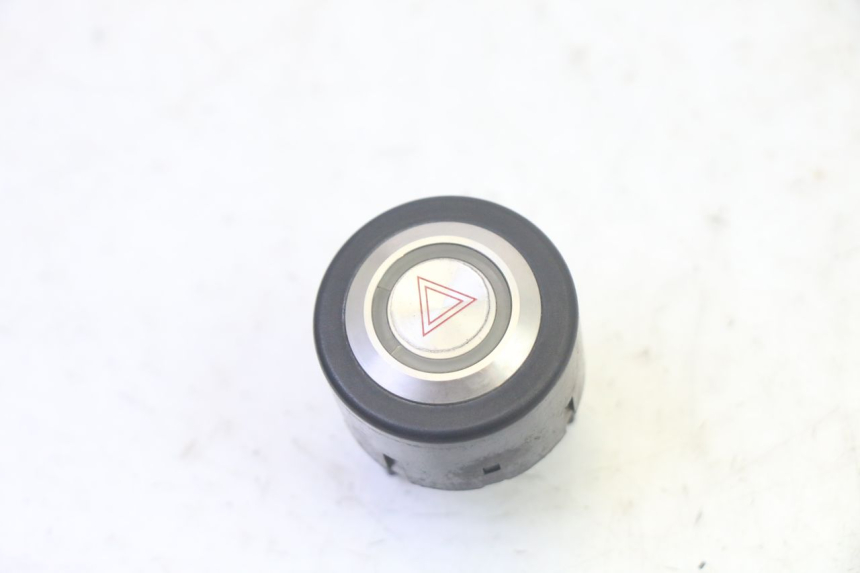 photo de HAZARD SWITCH ADIVA AD3 300 (2014 - 2020) - Component detail