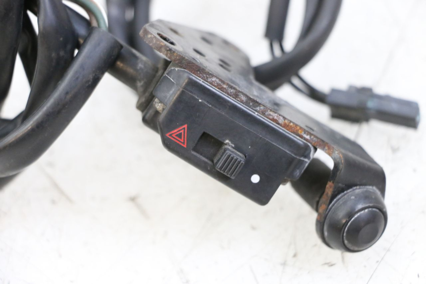 photo de HAZARD SWITCH YAMAHA FJR ABS 1300 (2006 - 2012) - Component detail