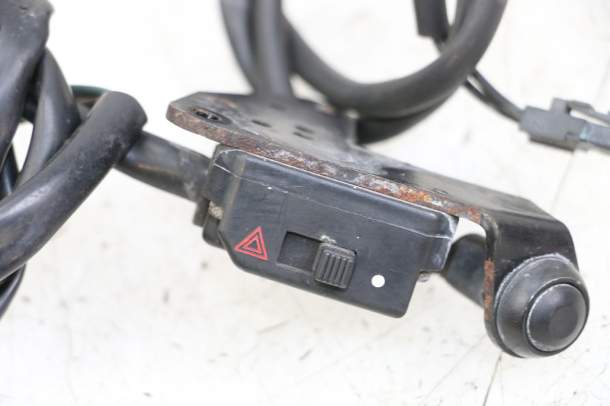 photo de HAZARD SWITCH YAMAHA FJR ABS 1300 (2006 - 2012) - Product overview