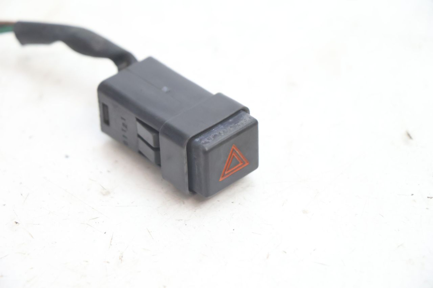photo de HAZARD SWITCH YAMAHA FJR 1300 (2001 - 2005) - Component detail