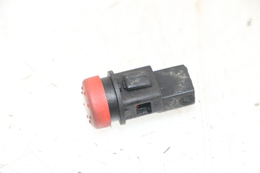 photo de HAZARD SWITCH PIAGGIO MP3 LT 300 (2010 - 2016) - Zoom on usage condition