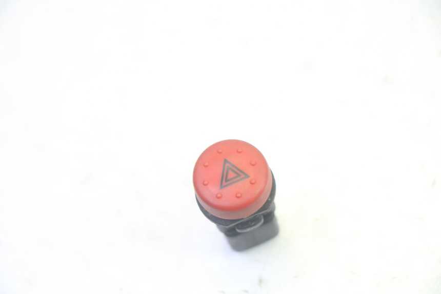 photo de HAZARD SWITCH PIAGGIO MP3 125 (2006 - 2014) - Main view