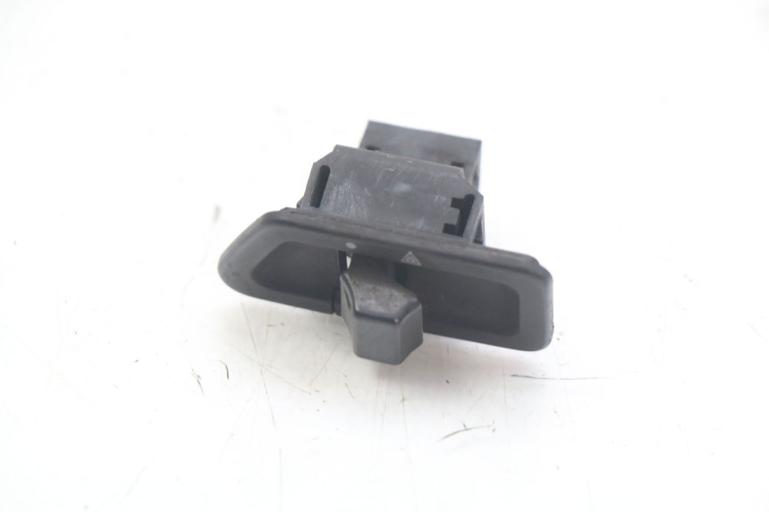 photo de HAZARD SWITCH MBK SKYCRUISER 125 (2006 - 2009) - Main view