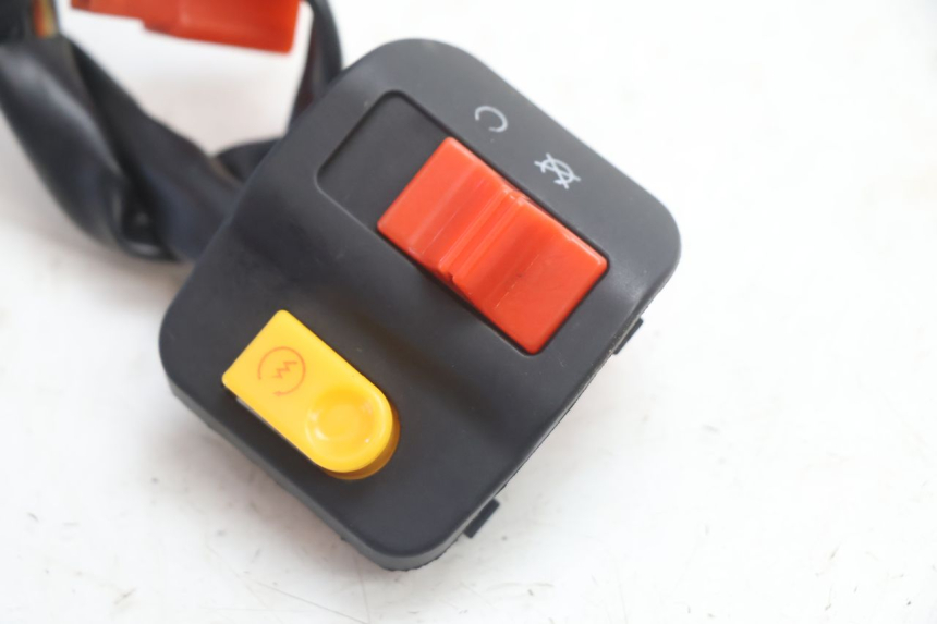 photo de HAZARD SWITCH VASTRO STREET S 50 (2016 - 2021) - Component detail