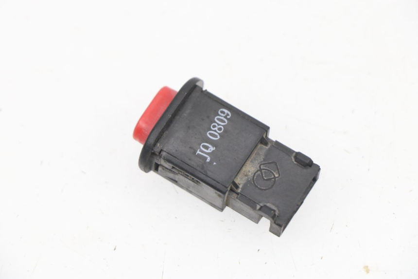 photo de HAZARD SWITCH PEUGEOT SUM UP 125 (2008 - 2013) - Zoom on usage condition