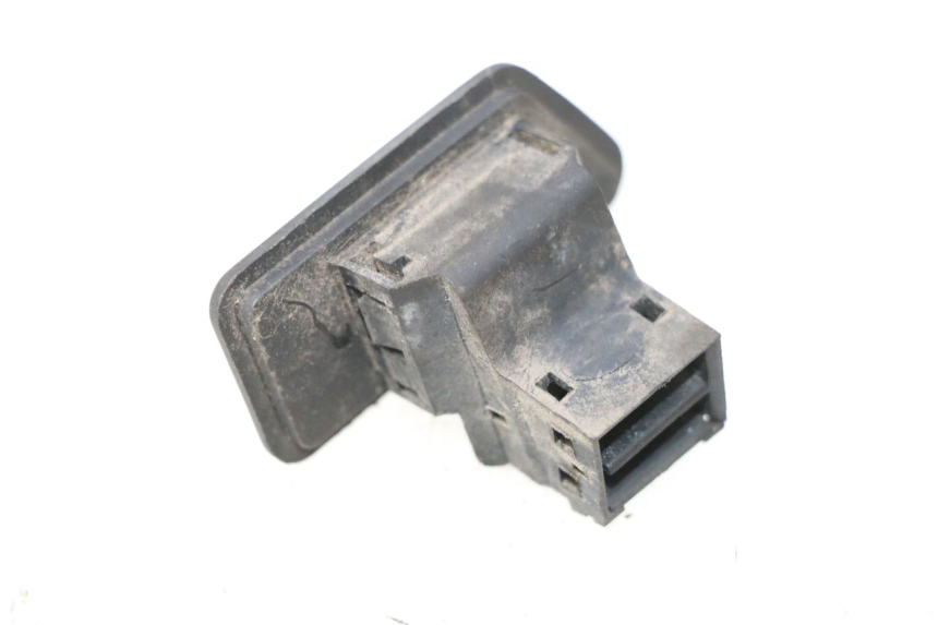 photo de TURN SIGNAL SWITCH YAMAHA XMAX X-MAX 125 (2006 - 2009) - Zoom on usage condition
