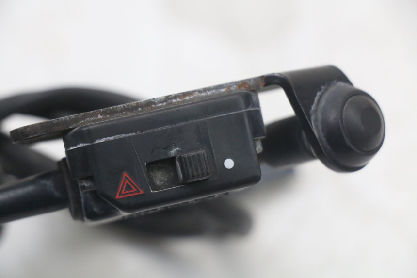 photo de HAZARD SWITCH YAMAHA FJR ABS 1300 (2006 - 2012) - Alternative perspective
