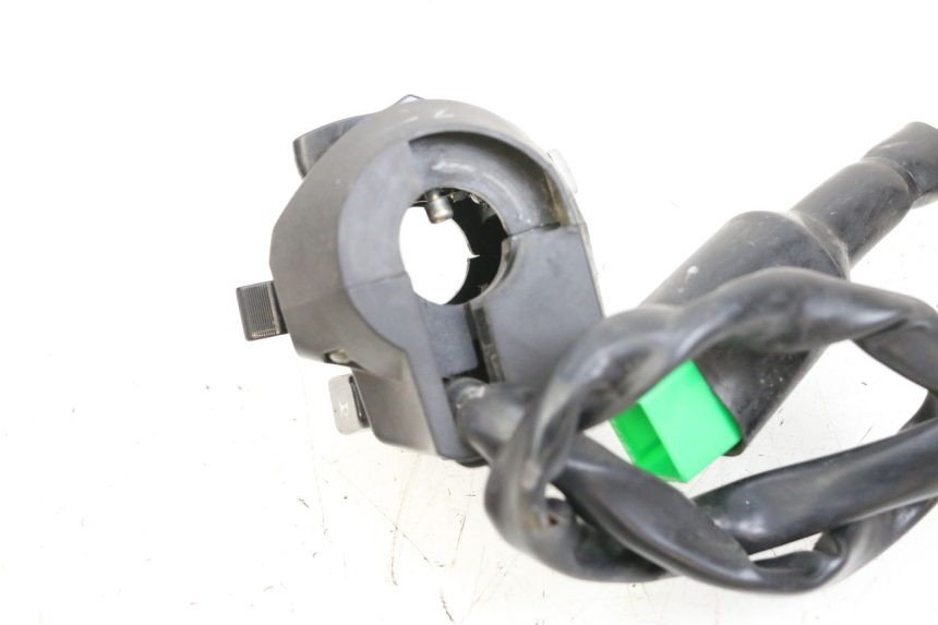 photo de LEFT SWITCH MAG POWER BOMBERS 4T 50 (2016 - 2026) - Zoom on usage condition