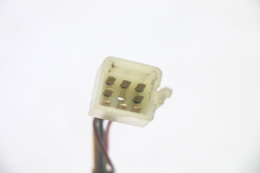 photo de LEFT HANDLEBAR SWITCH MBK BOOSTER SPIRIT 50 (2004 - 2017) - Fixing points details