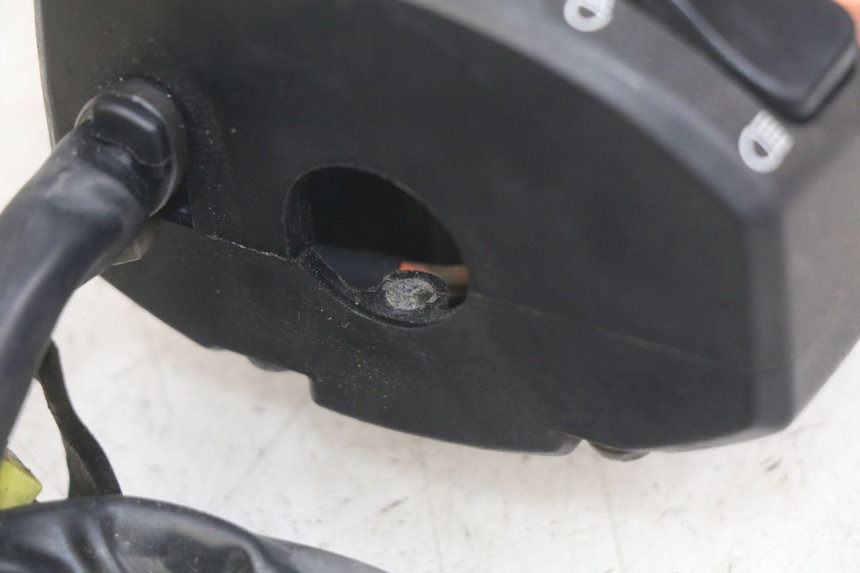 photo de LEFT HANDLEBAR SWITCH SUZUKI BURGMAN 650 (2002 - 2004) - Component detail
