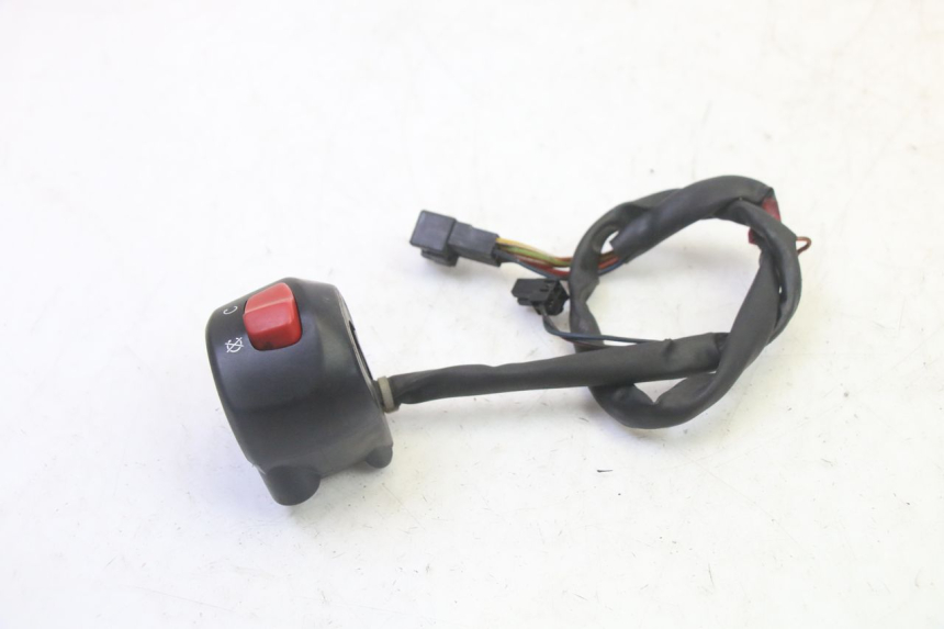 photo de LEFT HANDLEBAR SWITCH SUZUKI BURGMAN 125 (2007 - 2014) - Zoom on usage condition