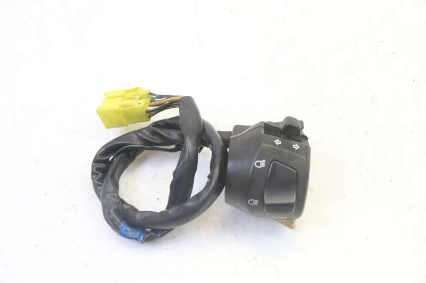 photo de LEFT HANDLEBAR SWITCH SUZUKI BURGMAN 125 (2007 - 2014) - Zoom on usage condition