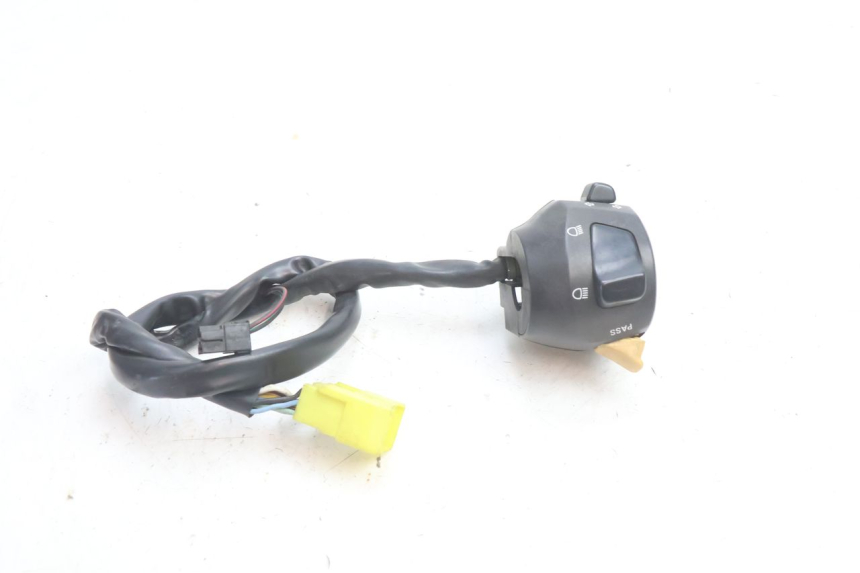 photo de LEFT HANDLEBAR SWITCH SUZUKI BURGMAN 125 (2007 - 2014) - Zoom on usage condition