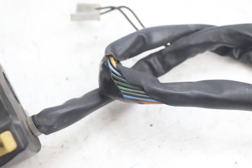 photo de LEFT SWITCH SUZUKI BURGMAN EXECUTIVE ABS 650 (2006 - 2012) - Fixing points details