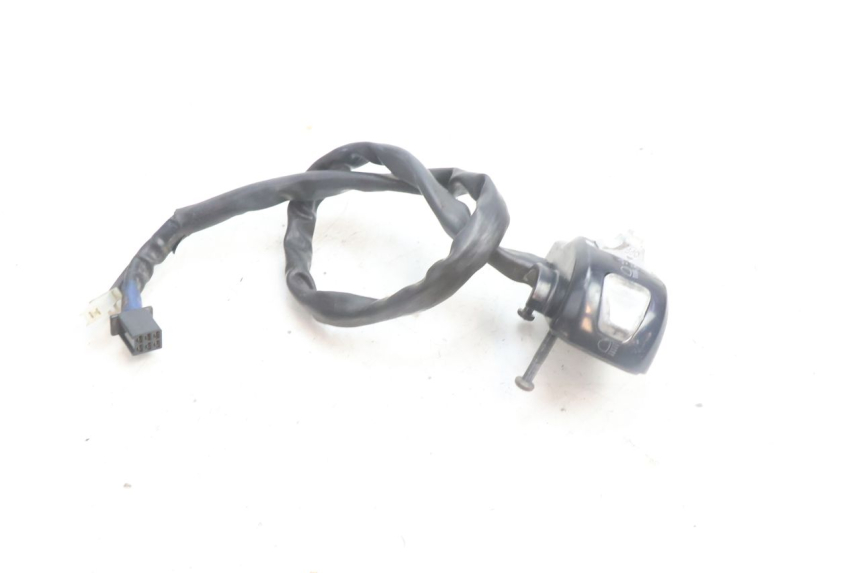 photo de LEFT HANDLEBAR SWITCH YAMAHA BW'S BWS 125 (2010 - 2013) - Zoom on usage condition