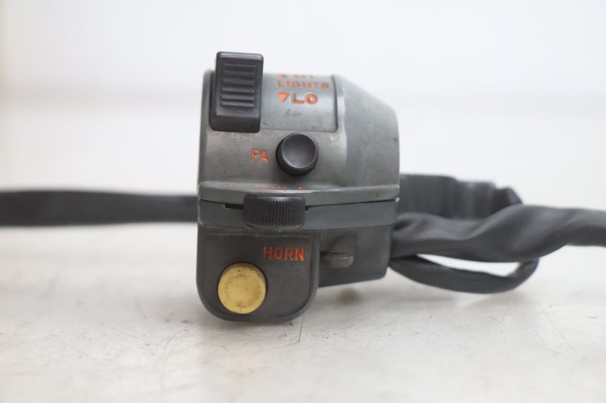 photo de LEFT SWITCH HONDA CB TWO FIFTY 250 (1991 - 2002) - Technical close-up