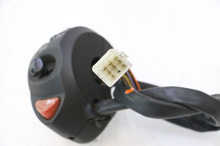 photo de LEFT HANDLEBAR SWITCH PEUGEOT CITYSTAR 2T 50 (2018 - 2021) - Zoom on usage condition