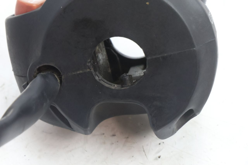 photo de LEFT HANDLEBAR SWITCH PEUGEOT CITYSTAR 2T 50 (2018 - 2021) - Technical close-up