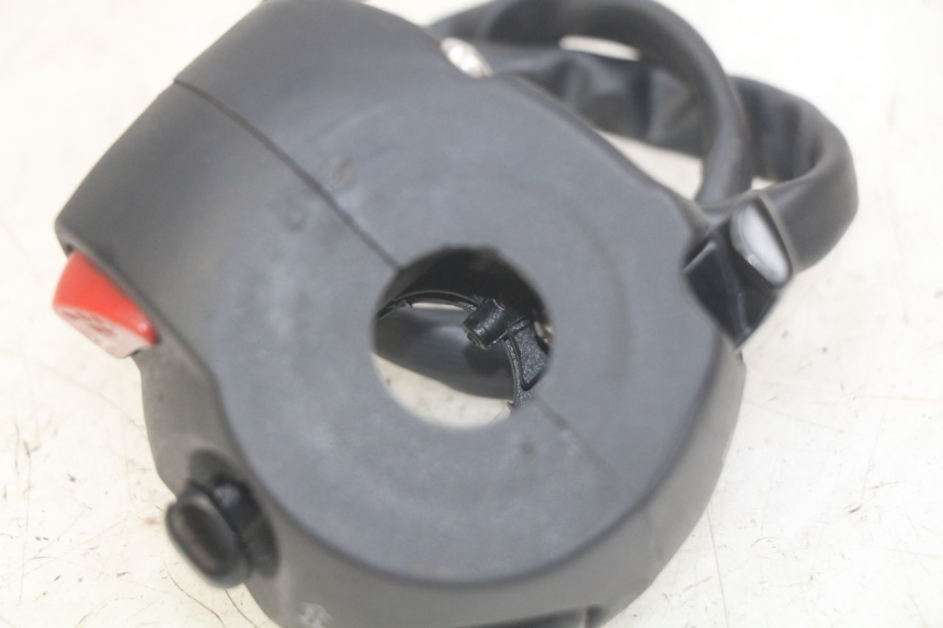 photo de LEFT HANDLEBAR SWITCH PEUGEOT CITYSTAR AIR 125 (2014 - 2017) - Zoom on usage condition