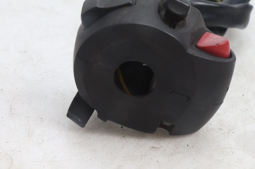 photo de LEFT HANDLEBAR SWITCH PEUGEOT CITYSTAR 125 (2011 - 2017) - High-resolution close-up