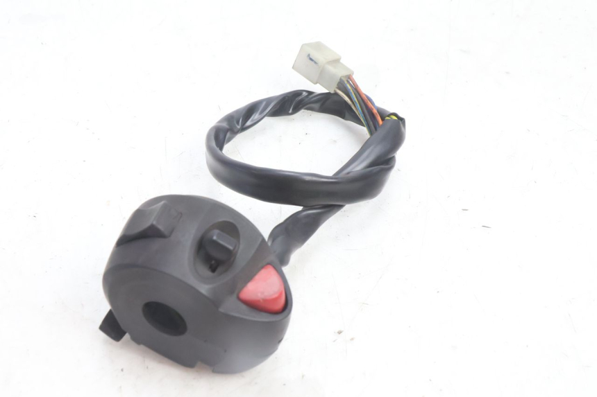photo de LEFT HANDLEBAR SWITCH PEUGEOT CITYSTAR 125 (2011 - 2017) - Surface and material condition