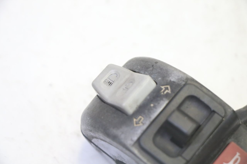 photo de LEFT HANDLEBAR SWITCH SYM CROX 4T 50 (2016 - 2023) - Zoom on usage condition