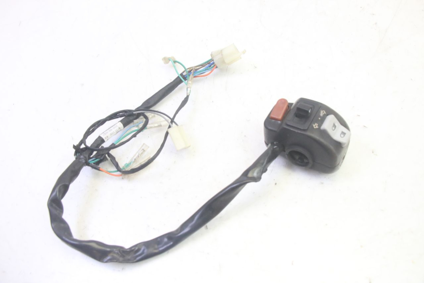 photo de LEFT HANDLEBAR SWITCH SYM CROX 4T 50 (2016 - 2023) - Zoom on usage condition