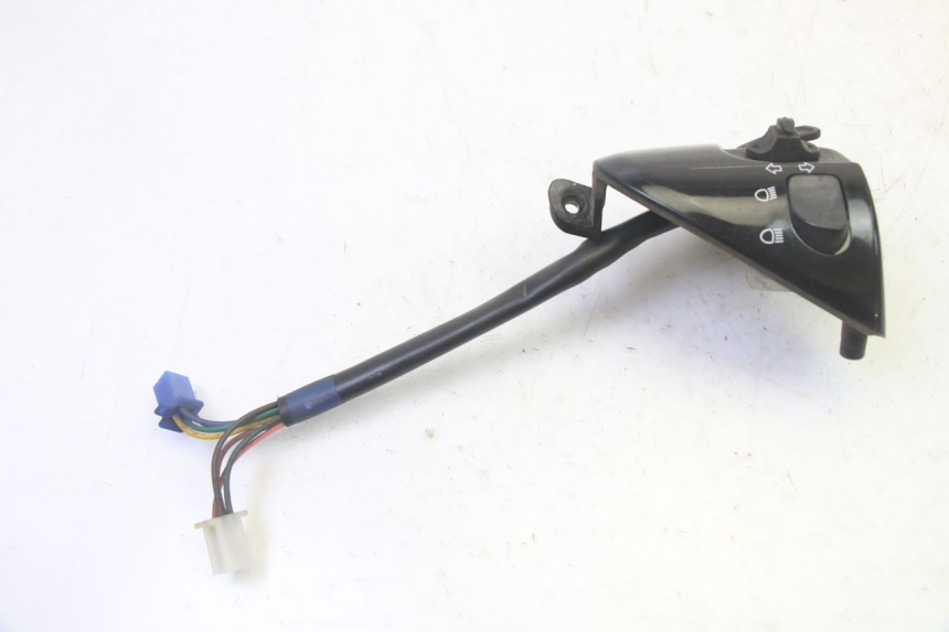 photo de LEFT HANDLEBAR SWITCH YAMAHA CYGNUS X INJECTION 125 (2007 - 2013) - Zoom on usage condition