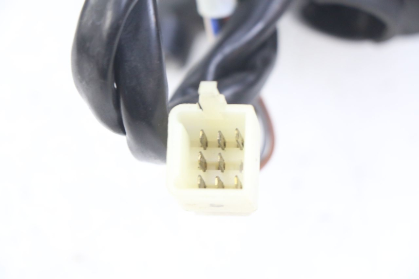 photo de LEFT HANDLEBAR SWITCH PEUGEOT E-VIVACITY 1 (2012 - 2018) - Zoom on usage condition