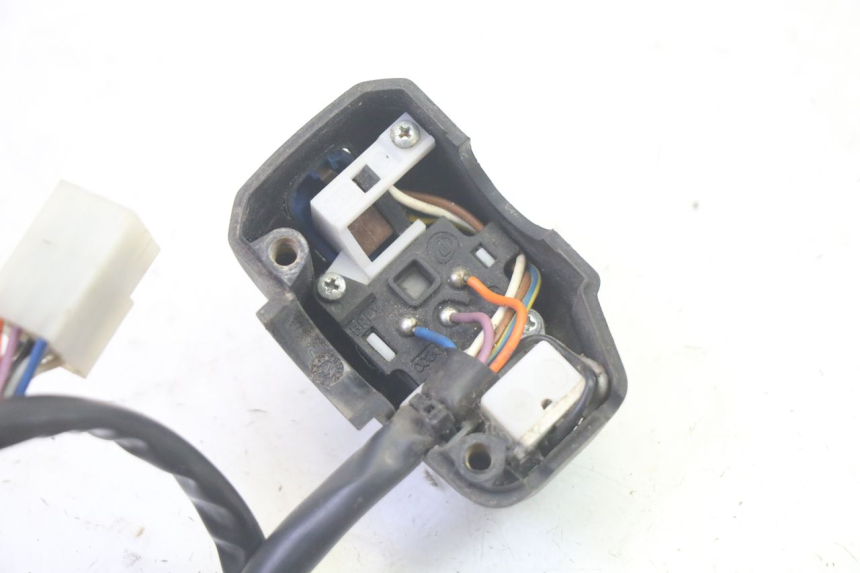 photo de LEFT HANDLEBAR SWITCH PEUGEOT ELYSEO 125 (1999 - 2004) - Technical close-up