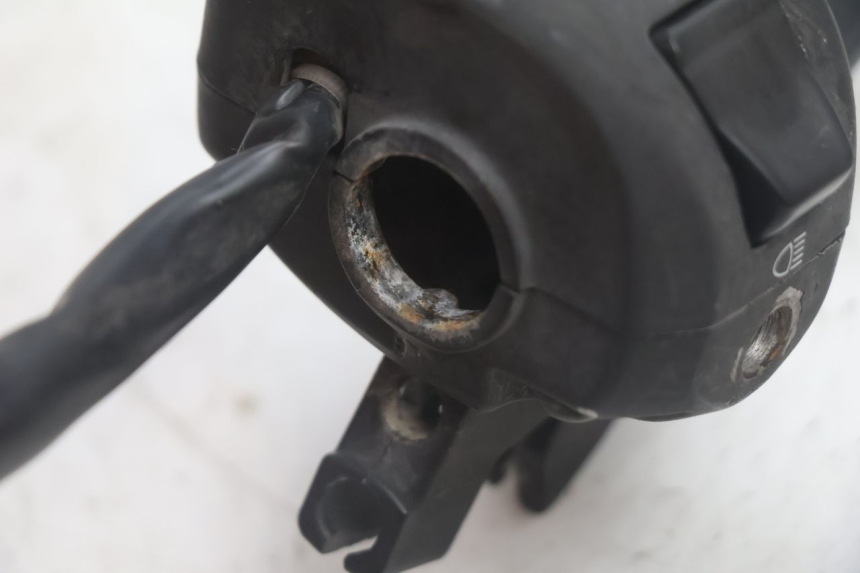 photo de LEFT HANDLEBAR SWITCH JM MOTORS EVOLIS 4T 50 (2018 - 2022) - Surface and material condition